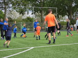 Laatste training S.K.N.W.K. JO7-1 (partijtje tegen de ouders) van maandag 27 mei 2024 (66/180)